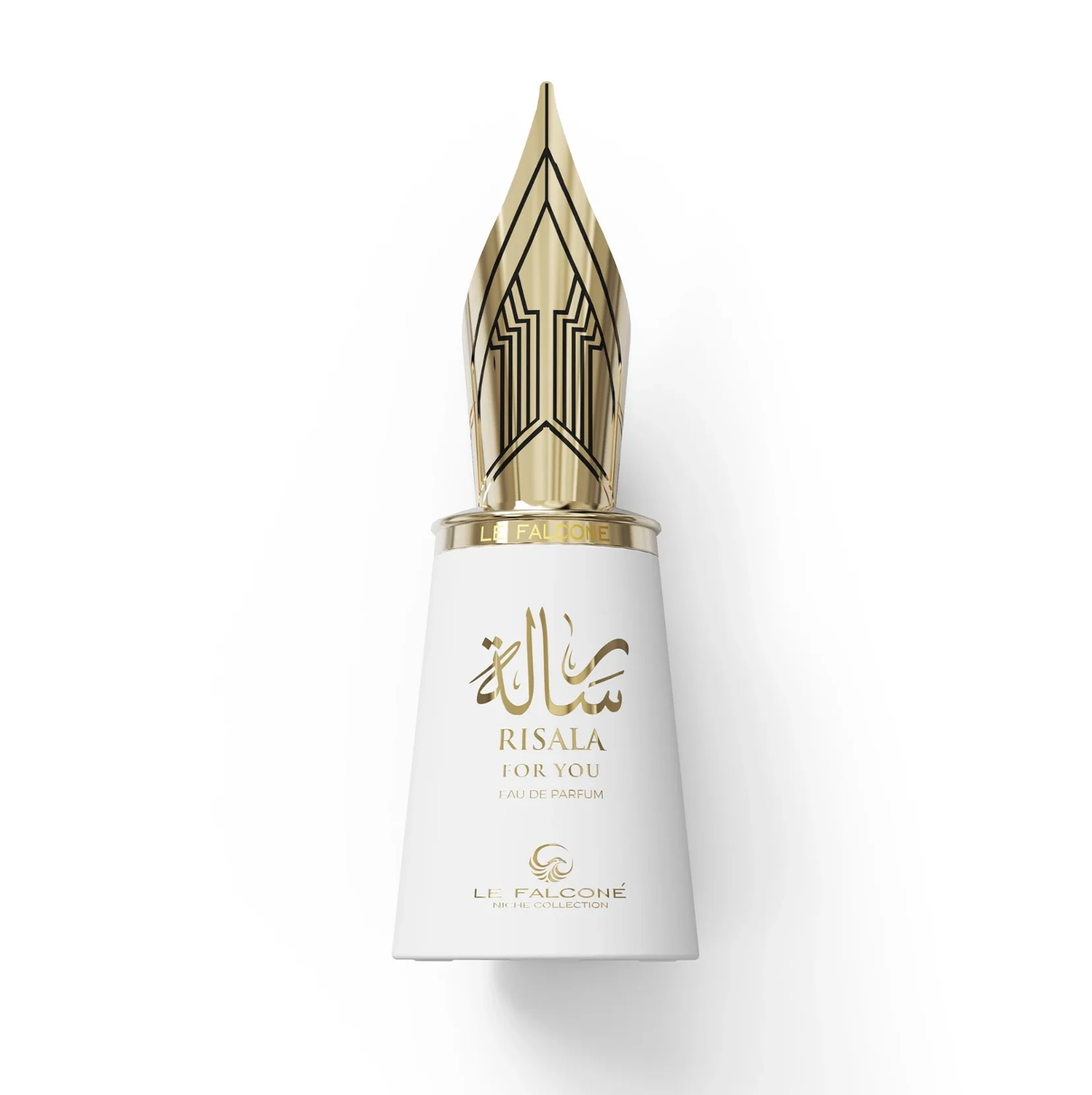 100 ml "Le Falconé Risala For You" buteliuko su auksiniu plunksnakočio dangteliu vaizdas iš arti. Švari studijoje daryta 100 ml buteliuko "Risala For You" nuotrauka perfume buteliukas, išryškinantis elegantišką baltą kūno ir įmantrus, skulptūriškas auksinis fontaninio rašiklio plunksnos dangtelis, kuris apibūdina šį unikalų nišinį aromatą.
